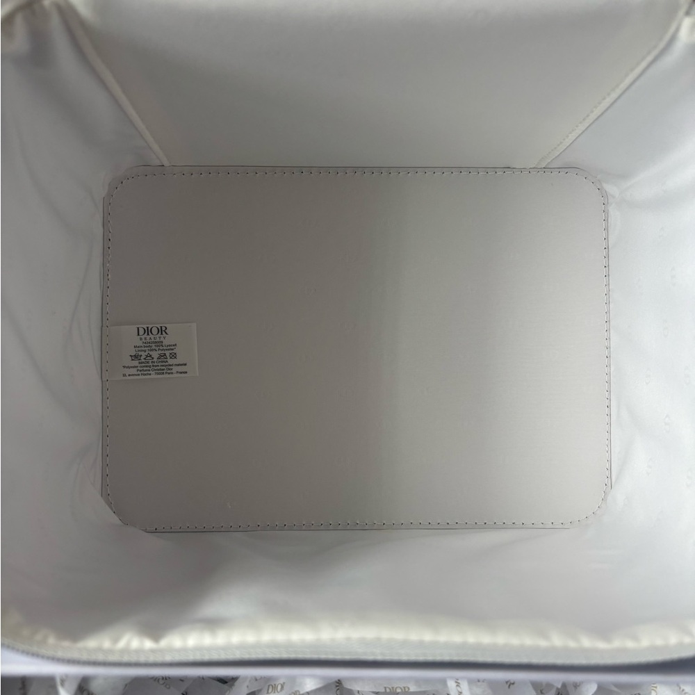 Dior Beauty Platinum gift- train case, head band, hand towel - Picture 9 of 13